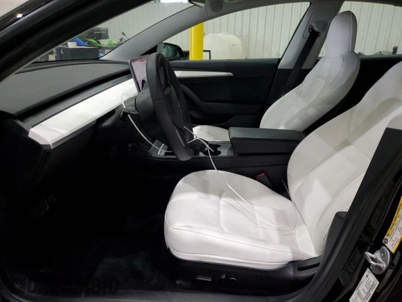 2021 Tesla Model 3 Long Range z VIN 5YJ3E1EB8MF048996, wystawiony jako Copart lot #57501495 z przebiegiem 45 952 mil mil oraz Szkoda całkowita • Salvage title. Historia ofert i sprzedaży dostępna na DreamBid. Obrazek 7.