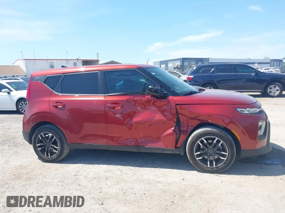 2022 Kia Soul LX with VIN KNDJ23AU9N7825549, listed as a IAAI auction lot 41940946 with 32,453 mi miles. Bid and sale history available at carsss.com. Image 13.