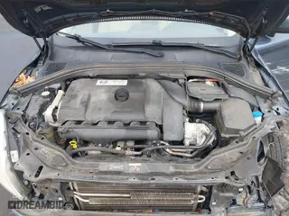 2010 Volvo XC60 3.0T with VIN YV4992DZ2A2119737, listed as a IAAI auction lot 41313329 with 101,112 mi miles. Bid and sale history available at carsss.com. Image 10.