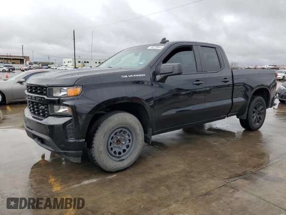 2020 Chevrolet Silverado 1500 Custom with VIN 1GCRWBEHXLZ339963, listed as a Copart auction lot 86070844 with 117,973 mi miles and Salvage Title. Bid and sale history available at carsss.com. Image 1.