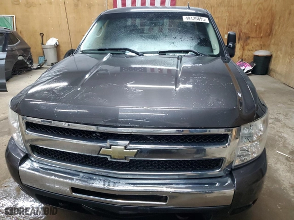 2010 Chevrolet Silverado 1500 LT with VIN 1GCSKSE34AZ265938, listed as a Copart auction lot 49136695 with 165,267 mi miles and Clean Title. Bid and sale history available at carsss.com. Image 5.