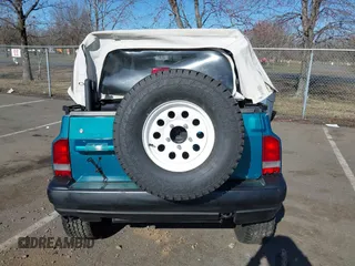 1996 Chevrolet Tracker z VIN 2CNBE1866T6936852, wystawiony jako IAAI lot #41812790 z przebiegiem 72 762 mil mil oraz . Historia ofert i sprzedaży dostępna na DreamBid. Obrazek 16.