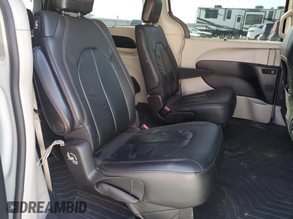 2017 Chrysler Pacifica Touring L with VIN 2C4RC1BG1HR519963, listed as a Copart auction lot 52800915 with 141,225 mi miles and Salvage Title. Bid and sale history available at DreamBid. Image 12.