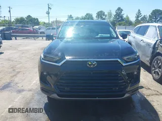 2024 Toyota Highlander XLE z VIN 5TDAAAB51RS058547, wystawiony jako IAAI lot #41967637 z przebiegiem 13 191 mil mil oraz . Historia ofert i sprzedaży dostępna na DreamBid. Obrazek 12.