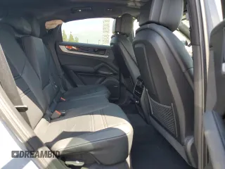 2024 Porsche Cayenne S z VIN WP1BL2AY8RDA60242, wystawiony jako Copart lot #63040024 z przebiegiem Nie podano mil oraz Szkoda całkowita • Salvage title. Historia ofert i sprzedaży dostępna na DreamBid. Obrazek 11.