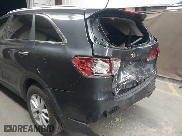 2018 Kia Sorento LX with VIN 5XYPG4A58JG363749, listed as a IAAI auction lot 42109662 with 109,667 mi miles and . Bid and sale history available at DreamBid. Image 6.