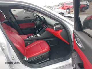 2021 Alfa Romeo Giulia z VIN ZARFAMAN8M7647659, wystawiony jako IAAI lot #41721671 z przebiegiem 49 213 mil mil oraz . Historia ofert i sprzedaży dostępna na DreamBid. Obrazek 5.