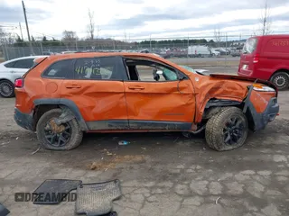 2015 Jeep Cherokee Trailhawk z VIN 1C4PJMBS9FW750858, wystawiony jako IAAI lot #41741305 z przebiegiem Nie podano mil oraz . Historia ofert i sprzedaży dostępna na DreamBid. Obrazek 13.