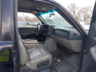 2002 Chevrolet Suburban LT with VIN 3GNFK16Z92G251346, listed as a IAAI auction lot 41966201 with 362,492 mi miles. Bid and sale history available at carsss.com. Image 5.