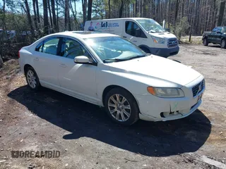 2009 Volvo S80 I6 with VIN YV1AS982091096724, listed as a IAAI auction lot 41819225 with 188,446 mi miles. Bid and sale history available at carsss.com. Image 1.
