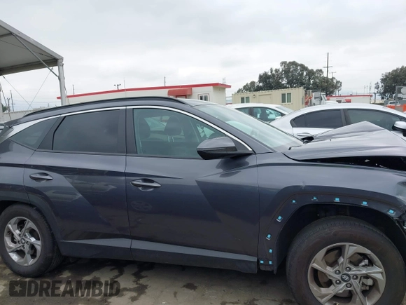 2023 Hyundai Tucson SEL z VIN KM8JBCAE9PU242486, wystawiony jako IAAI lot #41860406 z przebiegiem 25 294 mil mil oraz . Historia ofert i sprzedaży dostępna na DreamBid. Obrazek 13.