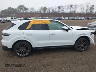 2023 Porsche Cayenne z VIN WP1AA2AY4PDA04474, wystawiony jako IAAI lot #41728559 z przebiegiem 19 514 mil mil oraz . Historia ofert i sprzedaży dostępna na DreamBid. Obrazek 13.