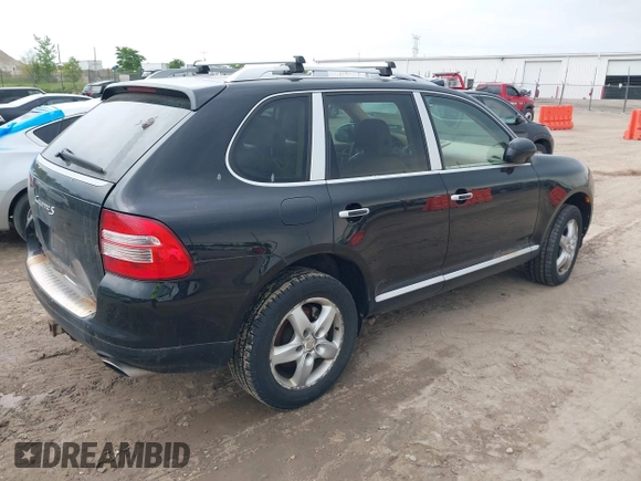 2005 Porsche Cayenne S z VIN WP1AB29PX5LA65808, wystawiony jako IAAI lot #42397267 z przebiegiem 238 084 mil mil oraz . Historia ofert i sprzedaży dostępna na DreamBid. Obrazek 4.