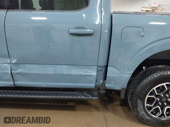 2023 Ford F-150 XL z VIN 1FTFW1E80PKG11643, wystawiony jako IAAI lot #42567764 z przebiegiem 6 448 mil mil oraz . Historia ofert i sprzedaży dostępna na DreamBid. Obrazek 12.