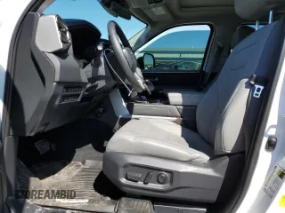 2022 Toyota Tundra Limited с VIN 5TFJA5DB4NX043068, выставлен на аукционе Copart как лот 49966605 с пробегом 32 628 миль миль и Списание • Salvage title. История ставок и продаж доступна на DreamBid. Изображение 7.