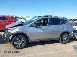 2017 Toyota RAV4 LE z VIN 2T3ZFREV6HW331736, wystawiony jako IAAI lot #41840112 z przebiegiem 110 328 mil mil oraz . Historia ofert i sprzedaży dostępna na DreamBid. Obrazek 14.