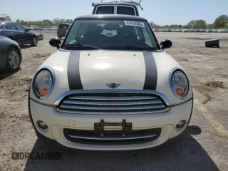 2011 MINI Hardtop z VIN WMWSU3C53BT181633, wystawiony jako Copart lot #57478365 z przebiegiem Nie podano mil oraz Tytuł czysty. Historia ofert i sprzedaży dostępna na DreamBid. Obrazek 5.