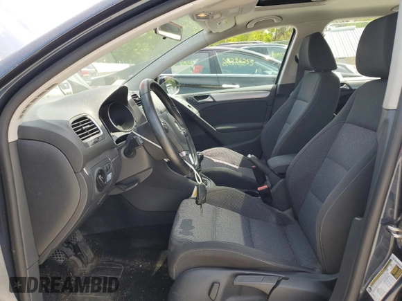 2013 Volkswagen Golf TDI w/Sunroof & Nav z VIN WVWNM7AJ9DW125303, wystawiony jako Copart lot #57137025 z przebiegiem 68 021 mil mil oraz Czysty tytuł • Clean title. Historia ofert i sprzedaży dostępna na DreamBid. Obrazek 7.