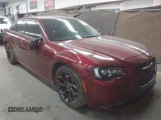 2019 Chrysler 300 Touring z VIN 2C3CCAAG8KH728870, wystawiony jako IAAI lot #42058294 z przebiegiem 40 671 mil mil oraz . Historia ofert i sprzedaży dostępna na DreamBid. Obrazek 1.