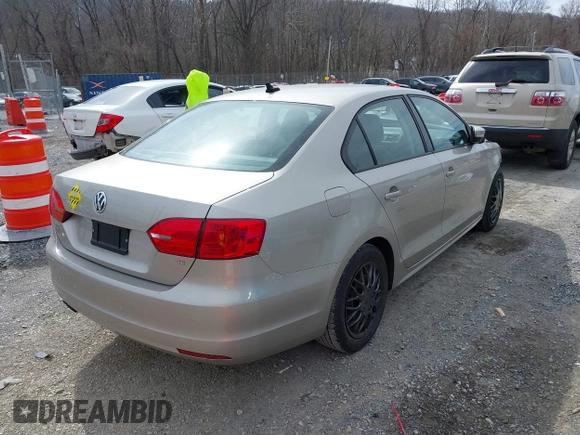 2014 Volkswagen Jetta Sedan SE w/Connectivity with VIN 3VWD07AJ9EM248024, listed as a IAAI auction lot 41621186 with 130,886 mi miles. Bid and sale history available at carsss.com. Image 4.