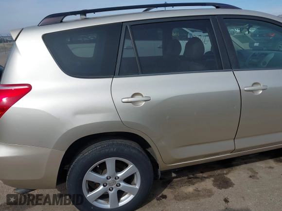 2007 Toyota RAV4 Limited with VIN JTMZD31V676038668, listed as a IAAI auction lot 41952011 with 164,071 mi miles. Bid and sale history available at carsss.com. Image 6.