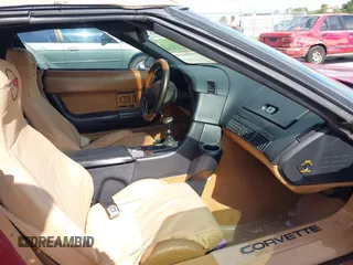 1991 Chevrolet Corvette z VIN 1G1YY3382M5116414, wystawiony jako IAAI lot #42219110 z przebiegiem Nie podano mil oraz . Historia ofert i sprzedaży dostępna na DreamBid. Obrazek 5.