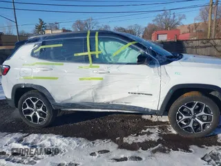 2025 Jeep Compass Limited with VIN 3C4NJDCNXST531729, listed as a IAAI auction lot 41542033 with 1,323 mi miles and . Bid and sale history available at DreamBid. Image 14.