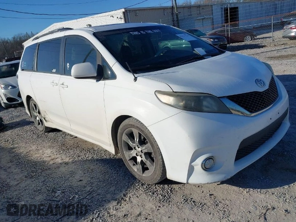 2011 Toyota Sienna SE with VIN 5TDXK3DC7BS029302, listed as a IAAI auction lot 41632724 with 211,503 mi miles. Bid and sale history available at carsss.com. Image 1.