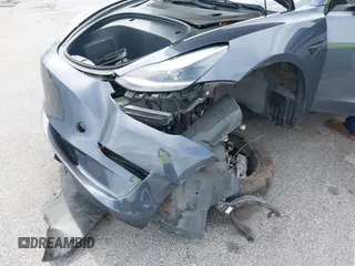 2023 Tesla Model 3 z VIN 5YJ3E1EA1PF449575, wystawiony jako IAAI lot #42457119 z przebiegiem 51 084 mil mil oraz . Historia ofert i sprzedaży dostępna na DreamBid. Obrazek 6.