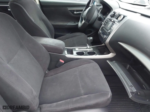 2013 Nissan Altima 2.5 S with VIN 1N4AL3AP3DC234703, listed as a IAAI auction lot 41927583 with 999,999 mi miles. Bid and sale history available at carsss.com. Image 5.