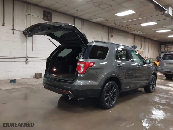 2017 Ford Explorer XLT with VIN 1FM5K8D81HGD27004, listed as a IAAI auction lot 41760831 with 107,187 mi miles. Bid and sale history available at carsss.com. Image 4.