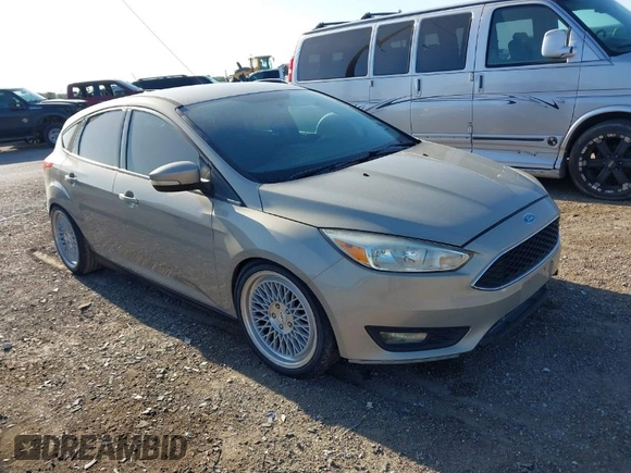 2015 Ford Focus SE with VIN 1FADP3K23FL261021, listed as a IAAI auction lot 42014802 with 157,283 mi miles. Bid and sale history available at carsss.com. Image 1.