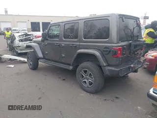 2021 Jeep Wrangler Unlimited Sahara z VIN 1C4JJXP68MW745098, wystawiony jako IAAI lot #41461092 z przebiegiem 36 410 mil mil oraz . Historia ofert i sprzedaży dostępna na DreamBid. Obrazek 3.