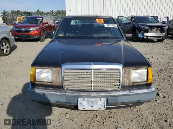 1993 Mercedes-Benz 300 with VIN WDBEB28E6PB878265, listed as a Copart auction lot 50939465 with 229,635 mi miles and Clean Title. Bid and sale history available at DreamBid. Image 5.