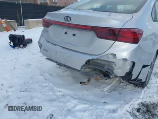 2021 Kia Forte LXS z VIN 3KPF24AD5ME270044, wystawiony jako IAAI lot #41405638 z przebiegiem 82 963 mil mil oraz . Historia ofert i sprzedaży dostępna na DreamBid. Obrazek 19.