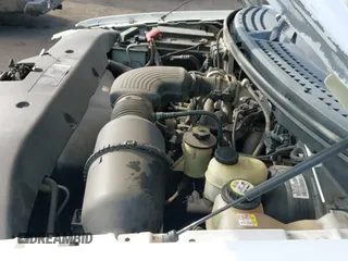 2006 Ford F-150 XL z VIN 1FTRF12W66NA87427, wystawiony jako IAAI lot #43426732 z przebiegiem 159 220 mil mil oraz . Historia ofert i sprzedaży dostępna na DreamBid. Obrazek 19.