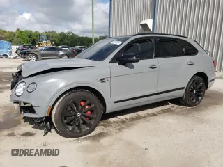 2017 Bentley Bentayga W12 z VIN SJAAC2ZV9HC015680, wystawiony jako Copart lot #46197784 z przebiegiem Nie podano mil oraz . Historia ofert i sprzedaży dostępna na DreamBid. Obrazek 1.