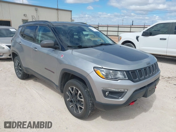 2020 Jeep Compass Trailhawk z VIN 3C4NJDDB5LT171727, wystawiony jako IAAI lot #41844523 z przebiegiem 103 952 mil mil oraz . Historia ofert i sprzedaży dostępna na DreamBid. Obrazek 1.
