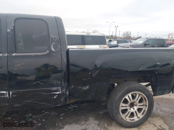 2007 Chevrolet Silverado 1500 Work Truck with VIN 1GCEC19C67Z509399, listed as a IAAI auction lot 41265865 with 324,438 mi miles. Bid and sale history available at carsss.com. Image 6.
