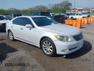 2008 Lexus LS 460 with VIN JTHBL46F285070311, listed as a IAAI auction lot 42035847 with 220,321 mi miles. Bid and sale history available at carsss.com. Image 1.