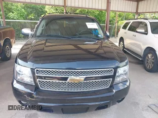 2008 Chevrolet Suburban LTZ with VIN 1GNFK16328R161721, listed as a IAAI auction lot 42130017 with 242,266 mi miles. Bid and sale history available at carsss.com. Image 6.