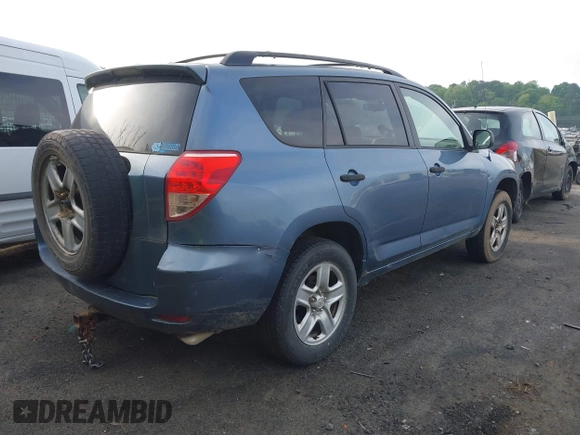 2006 Toyota RAV4 with VIN JTMZK33VX66002306, listed as a IAAI auction lot 42075057 with 271,662 mi miles. Bid and sale history available at carsss.com. Image 4.