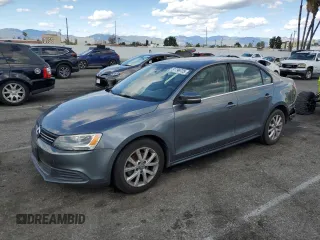 2013 Volkswagen Jetta SE z VIN 3VWDP7AJ8DM360372, wystawiony jako Copart lot #51796725 z przebiegiem 66 981 mil mil oraz Nie do naprawy • Non repairable. Historia ofert i sprzedaży dostępna na DreamBid. Obrazek 1.