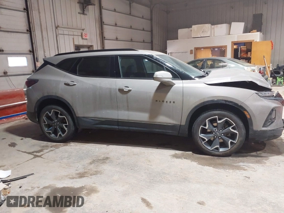 2021 Chevrolet Blazer RS z VIN 3GNKBKRS4MS511445, wystawiony jako IAAI lot #41376452 z przebiegiem 34 843 mil mil oraz . Historia ofert i sprzedaży dostępna na DreamBid. Obrazek 13.