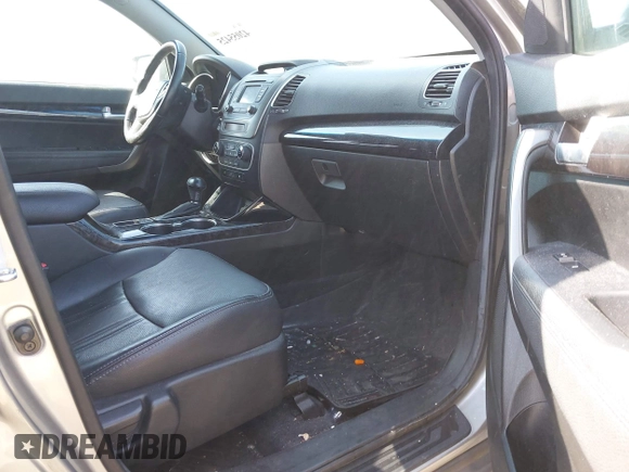 2014 Kia Sorento LX with VIN 5XYKTDA68EG481238, listed as a IAAI auction lot 42055425 with 106,248 mi miles. Bid and sale history available at carsss.com. Image 5.