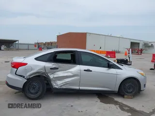 2017 Ford Focus S z VIN 1FADP3E28HL210368, wystawiony jako IAAI lot #42260711 z przebiegiem 69 067 mil mil oraz . Historia ofert i sprzedaży dostępna na DreamBid. Obrazek 13.