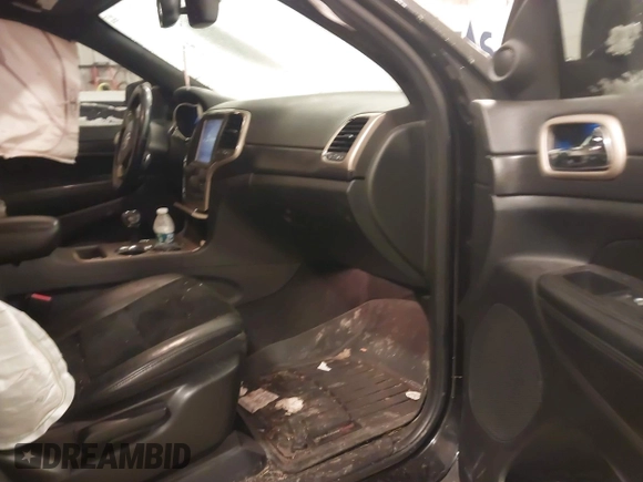 2015 Jeep Grand Cherokee Laredo with VIN 1C4RJFAG3FC607827, listed as a IAAI auction lot 41298397 with 198,171 mi miles. Bid and sale history available at carsss.com. Image 5.