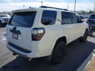 2018 Toyota 4Runner SR5 with VIN JTEBU5JR8J5543622, listed as a IAAI auction lot 41770031 with 101,272 mi miles. Bid and sale history available at carsss.com. Image 4.