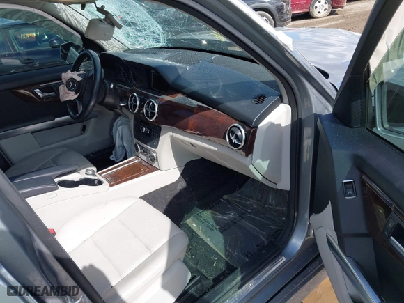 2014 Mercedes-Benz GLK-Class GLK 250 BlueTEC with VIN WDCGG0EB9EG294446, listed as a IAAI auction lot 41668946 with 189,657 mi miles. Bid and sale history available at carsss.com. Image 5.