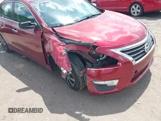 2015 Nissan Altima 2.5 z VIN 1N4AL3AP2FN886302, wystawiony jako IAAI lot #42178436 z przebiegiem 236 061 mil mil oraz . Historia ofert i sprzedaży dostępna na DreamBid. Obrazek 6.